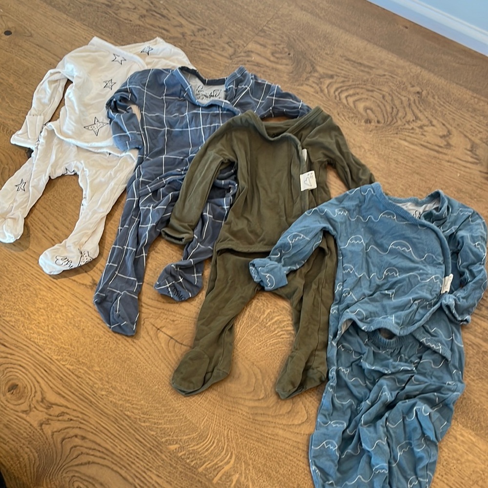 Bonsie Baby 0-3 month lot of 4 plus 2 hats
